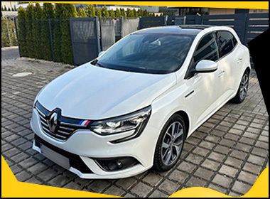 Biały Renault Megane hatchback