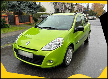 Zielony Renault Clio kombi kupiony w skupie aut
