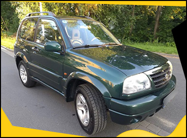 Zielony Suzuki Grand Vitara 3-drzwiowy SUV